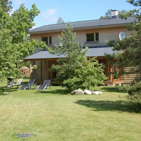 Villa Kibuvitsa House